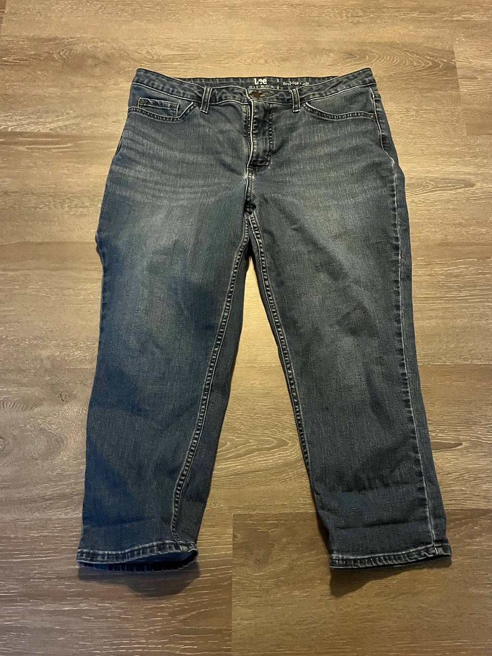 Lee cropped Straight Leg Jeans in Dark Wash size 12